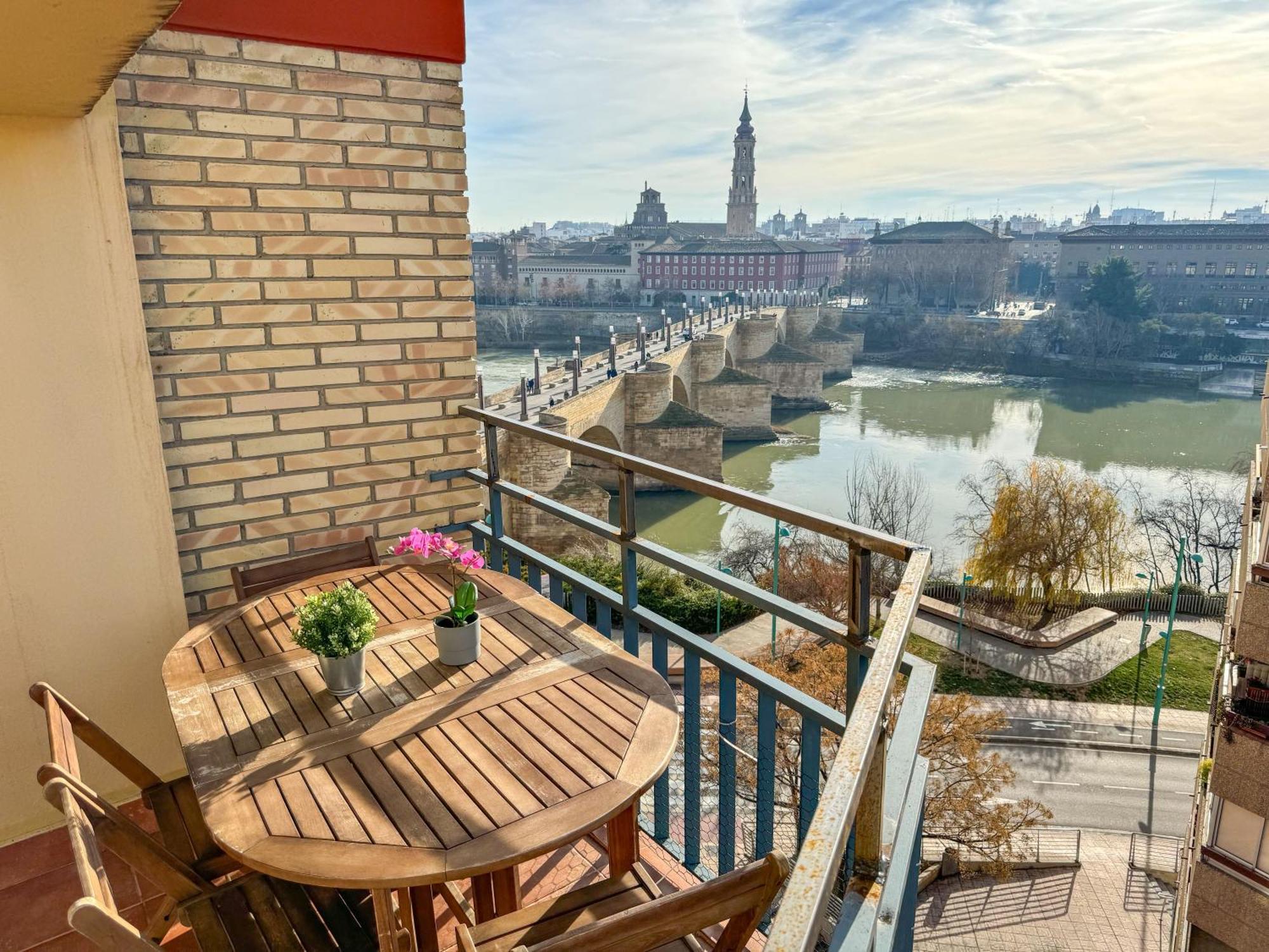 El Puente Del Pilar Comotucasa Zaragoza Eksteriør billede