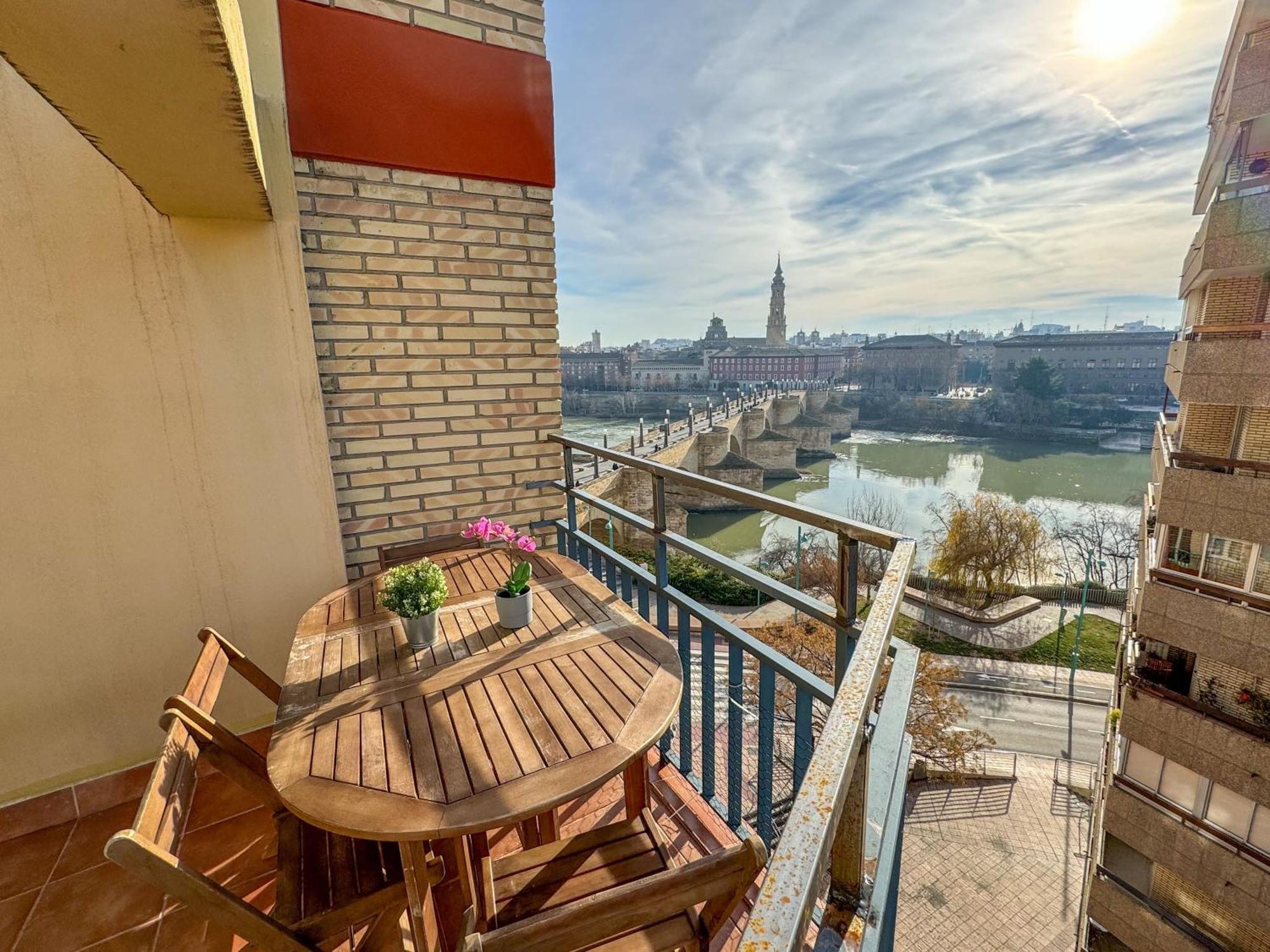 El Puente Del Pilar Comotucasa Zaragoza Eksteriør billede