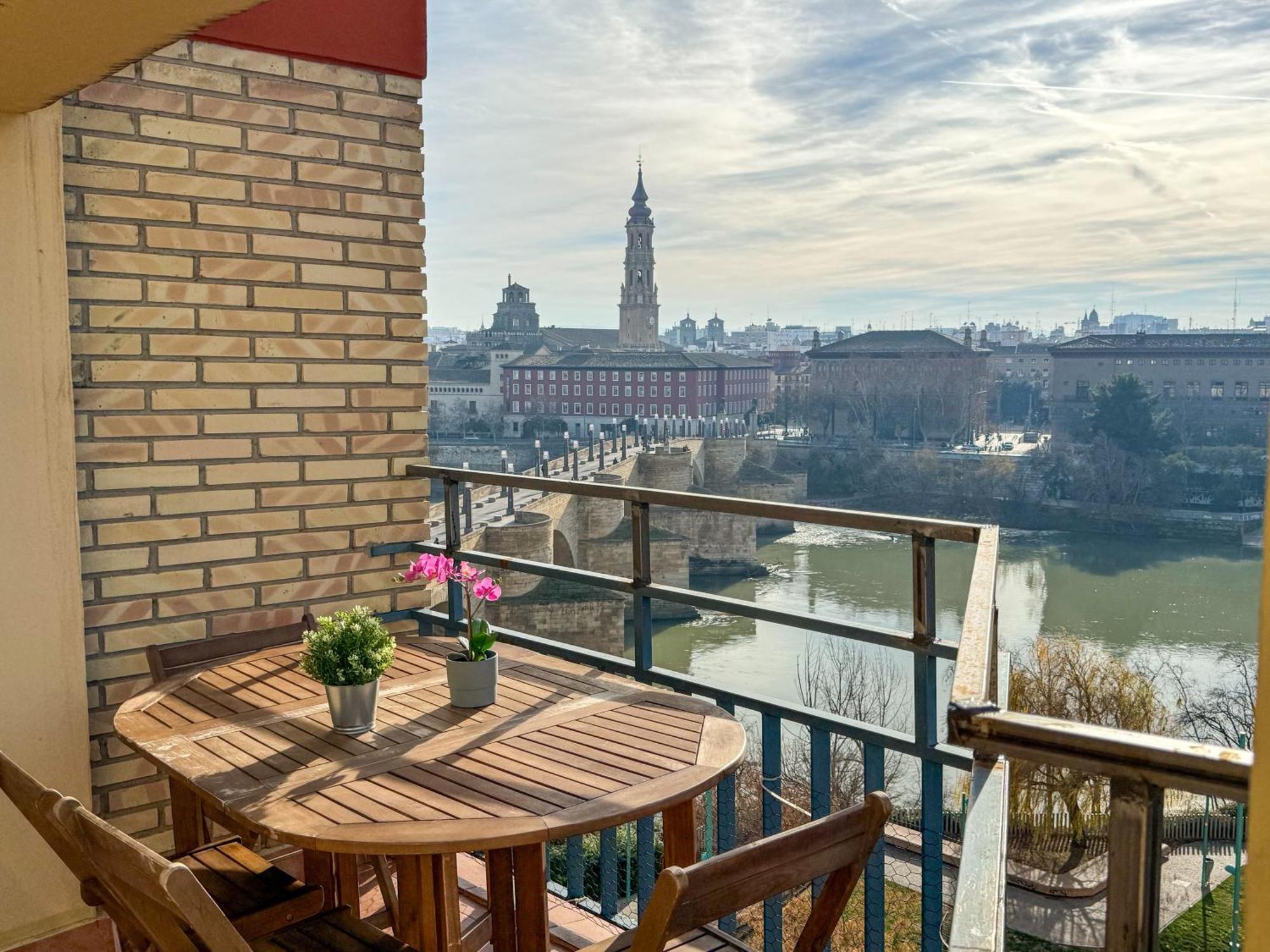 El Puente Del Pilar Comotucasa Zaragoza Eksteriør billede