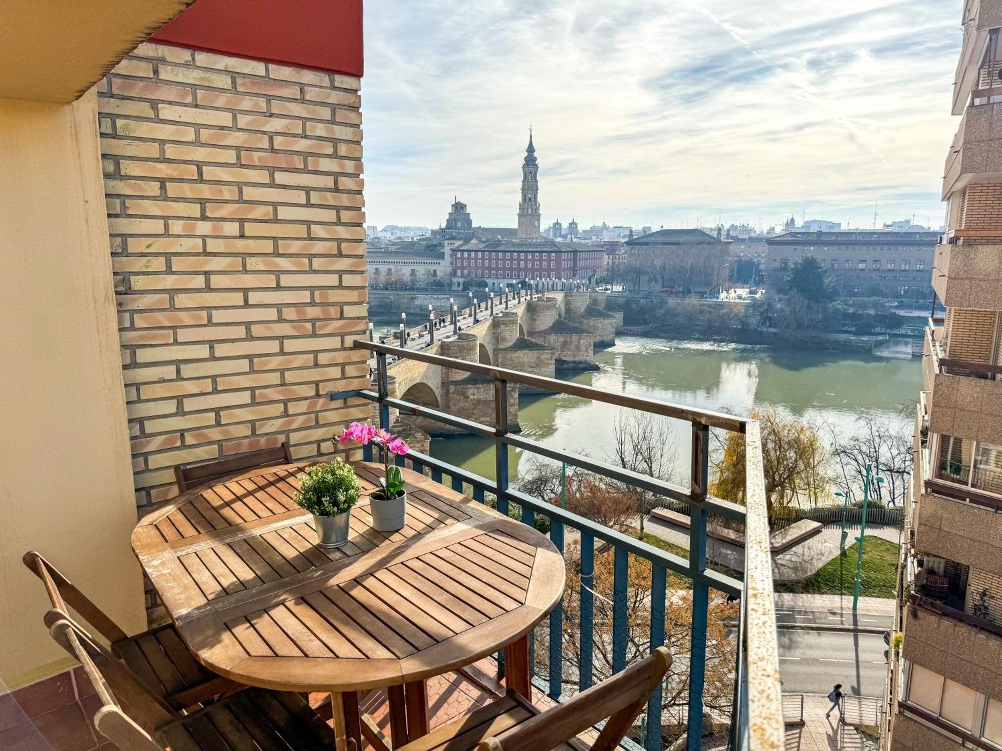 El Puente Del Pilar Comotucasa Zaragoza Eksteriør billede