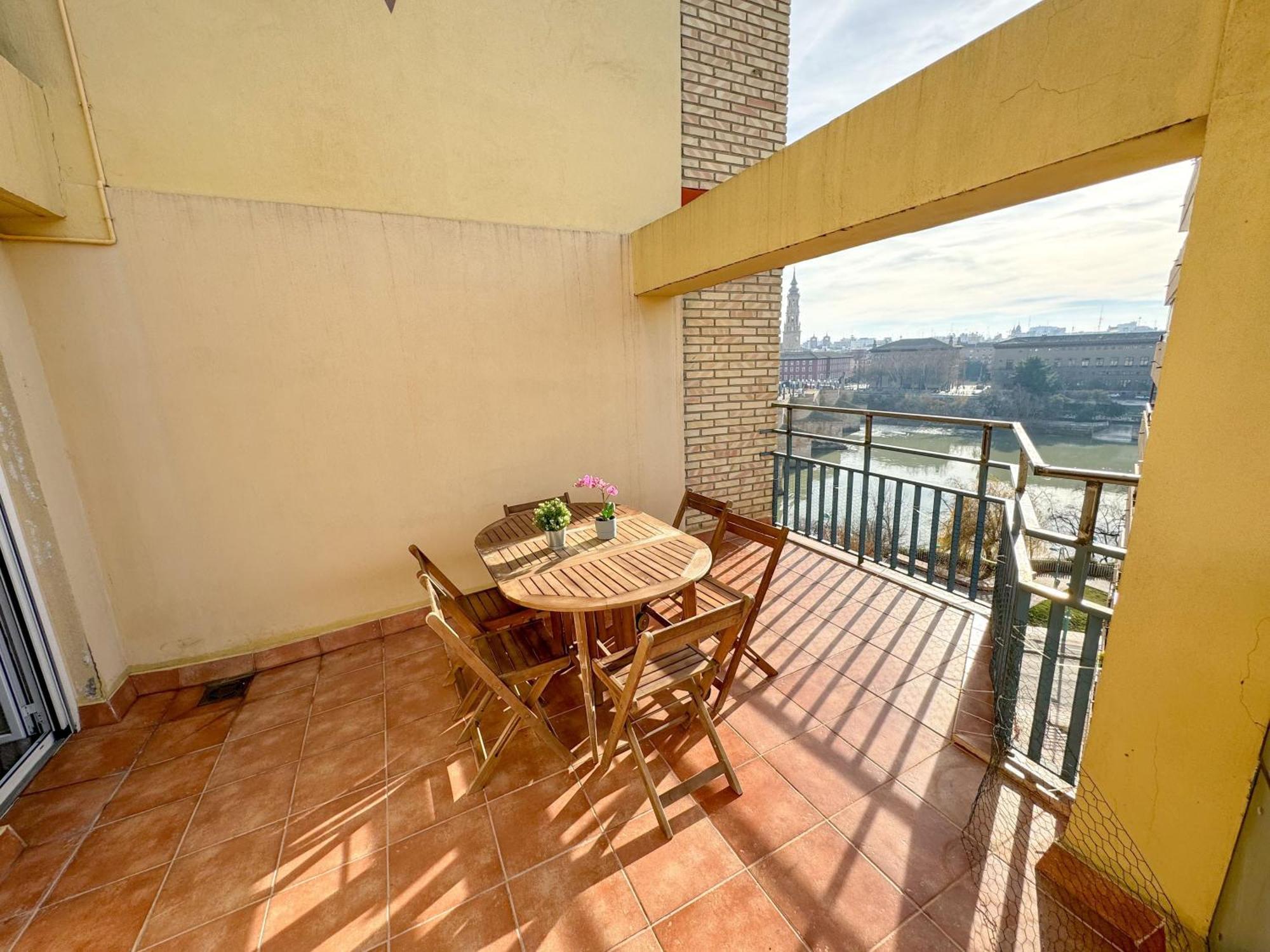 El Puente Del Pilar Comotucasa Zaragoza Eksteriør billede