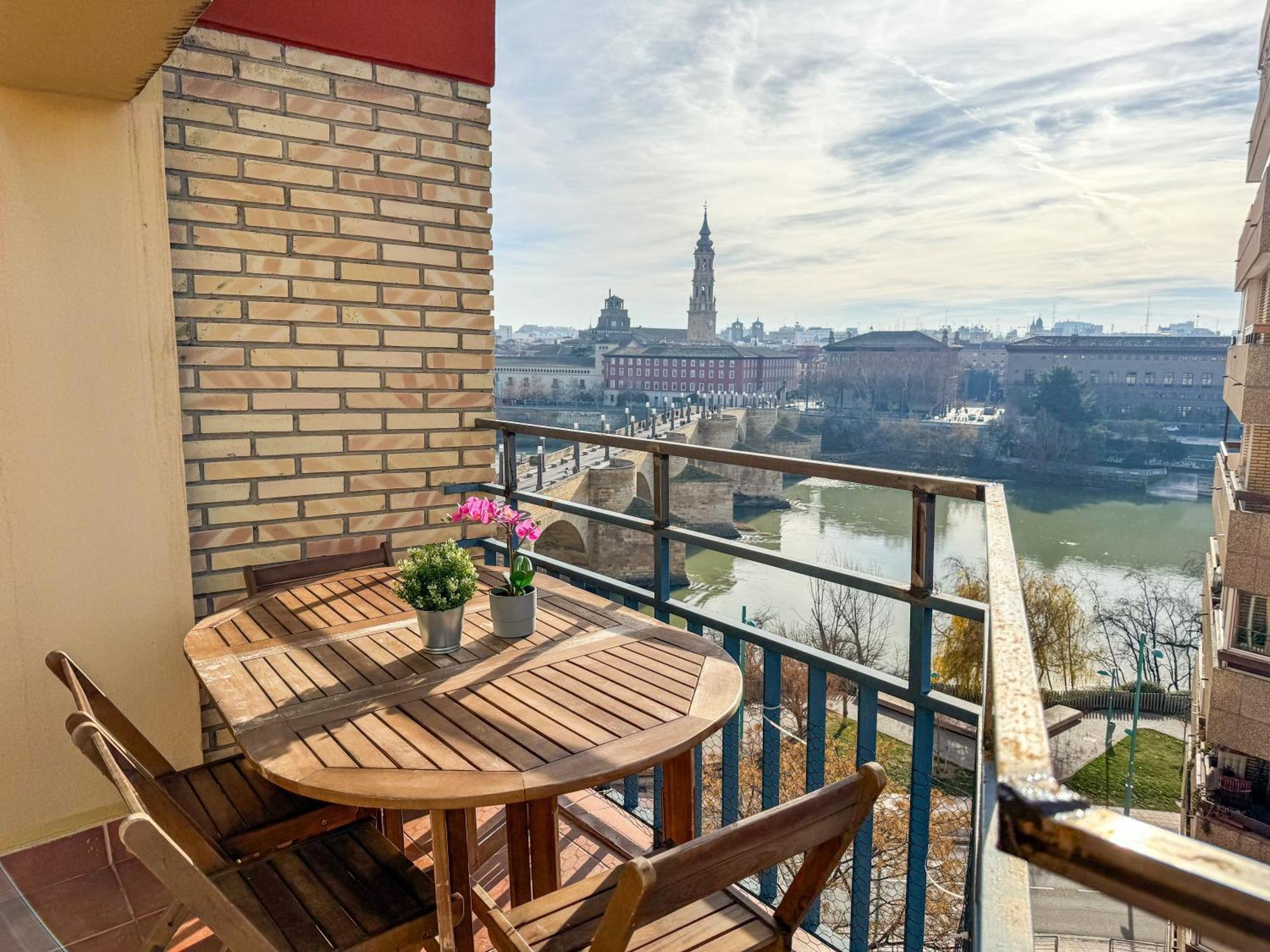 El Puente Del Pilar Comotucasa Zaragoza Eksteriør billede